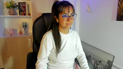 Isabella22 1 online show from February 19, 3:06 am