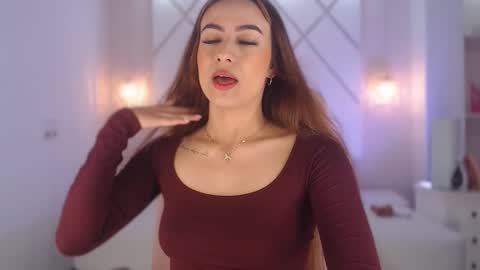 Isa  online show from October 3, 3:28 pm