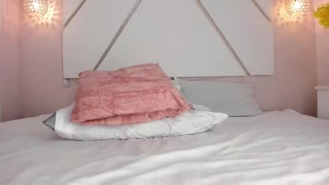 Isa  online show from April 16, 9:39 pm