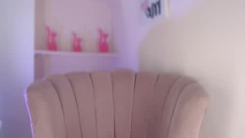 Isa  online show from October 17, 4:10 pm