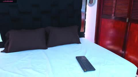 Isabella Your Queen  online show from January 4, 1:10 am