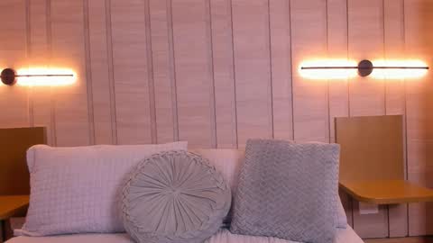 isa  online show from November 22, 9:50 pm