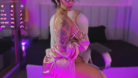 Isa  online show from February 21, 9:11 pm