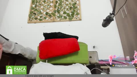 Isabella online show from March 12, 8:20 pm