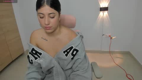 Isabella Thompson online show from October 14, 8:44 pm