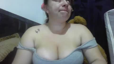 isabellaa_hills_ online show from July 21, 1:17 am