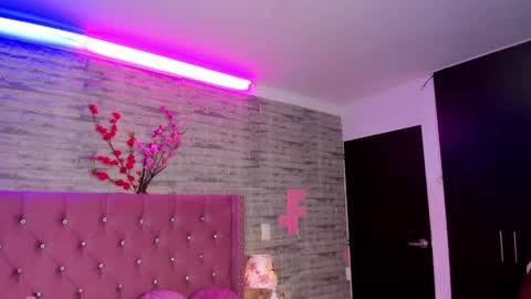    v online show from February 15, 10:00 pm