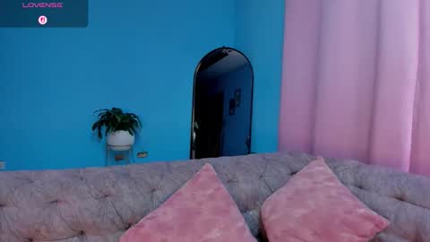    v online show from February 4, 10:02 pm