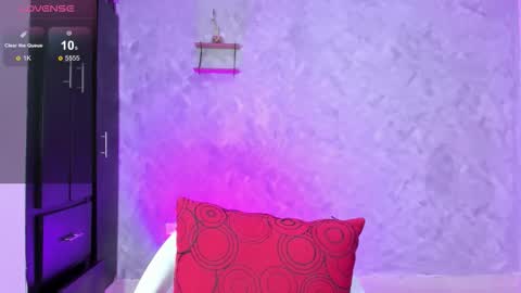 Instagram soybella01  online show from October 16, 7:38 pm