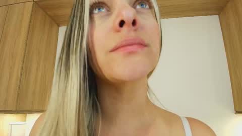 Isabella  online show from December 19, 2:31 pm