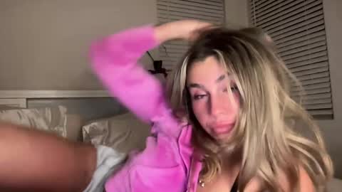 isabellekinsley online show from December 12, 5:31 am