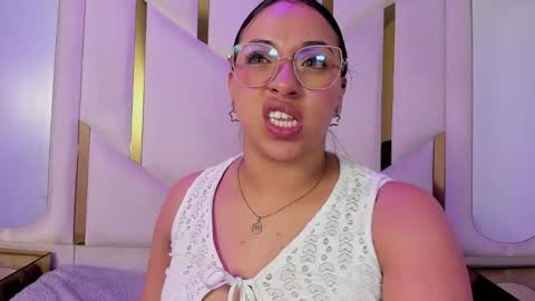 isabellrodriguez18 online show from March 26, 9:11 am