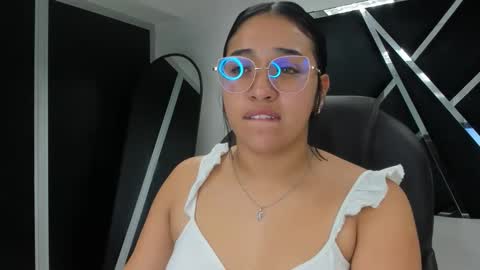 isabellrodriguez18 online show from November 18, 9:43 am