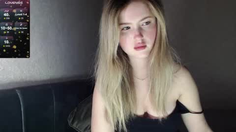 isabelswan online show from March 9, 4:00 pm