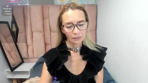 ISSA MILF online show from March 17, 1:26 pm