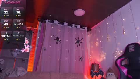 ISSA  online show from October 18, 12:25 am