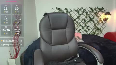 Issa  online show from November 21, 5:15 pm