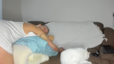 Issabelle online show from November 19, 7:30 am