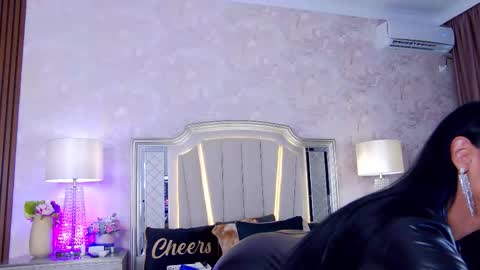 Issadorra online show from September 10, 5:51 am