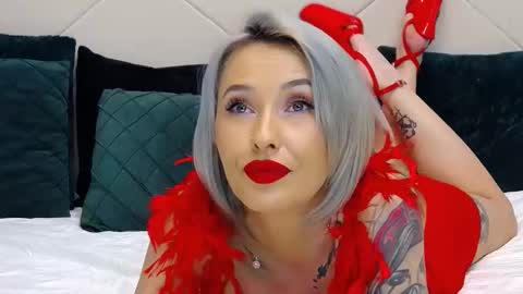 IssaSmyth online show from February 14, 5:26 pm