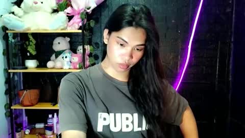 its_chloe20 online show from June 7, 12:45 pm