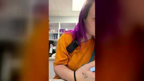 itsthatpalesiren online show from March 17, 11:20 pm