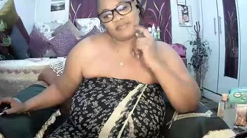 itumeleng74 online show from March 11, 7:58 pm