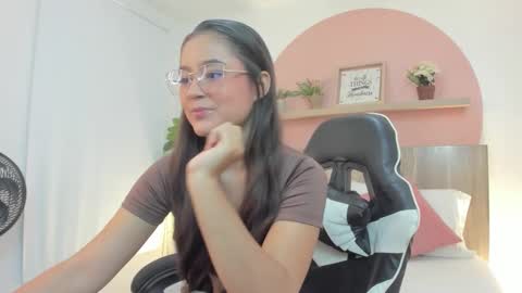 I V E T T E online show from February 11, 7:59 pm