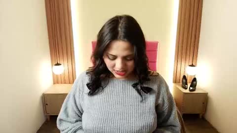 I V O N N E R O S S online show from February 7, 12:42 pm