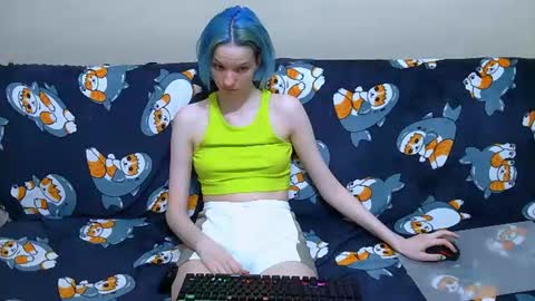ivy_cuttee online show from June 12, 9:23 pm