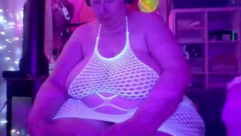 ivyjane3522 online show from June 2, 1:39 am