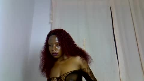 iynika online show from July 19, 1:41 am