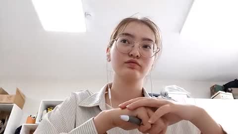 Mia online show from July 3, 11:16 am