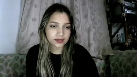 izzy_32 online show from July 23, 8:11 am