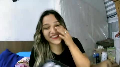 izzy_32 online show from July 28, 9:36 pm