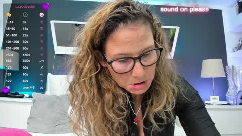 Izzy Mendosa online show from January 20, 12:39 pm