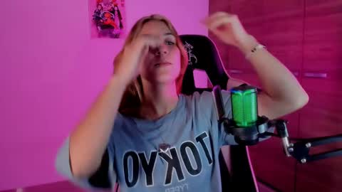 Linda Sofia help me get to 100 thumbs up online show from January 7, 4:18 am