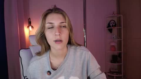 Linda Sofia help me get to 100 thumbs up online show from December 17, 4:38 am