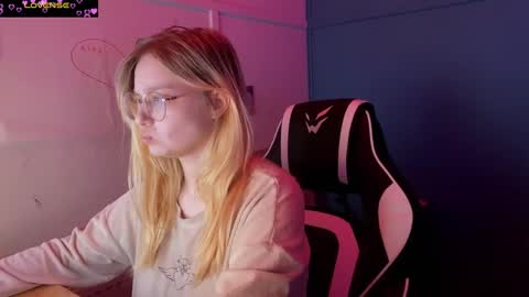 jacywinslat online show from March 8, 6:14 pm