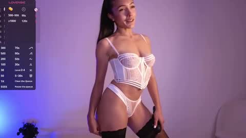 Jade Paris online show from November 2, 6:11 pm