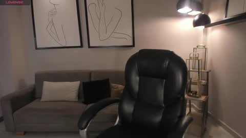 JADE EVANS online show from March 9, 7:28 pm