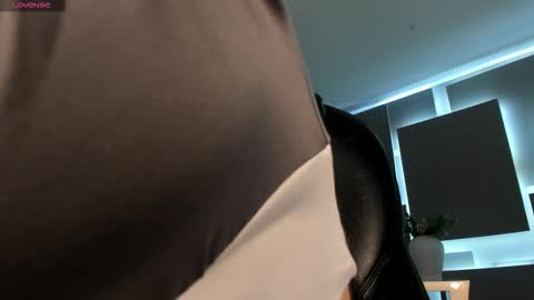 JADE EVANS online show from March 12, 8:00 pm