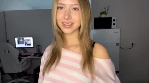 Zoe online show from August 9, 6:44 pm