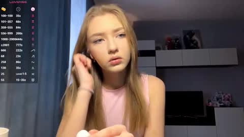 Stacy online show from December 16, 8:20 am