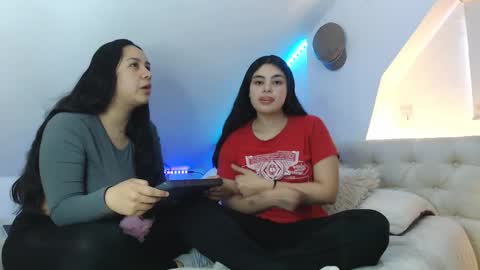 Jazmin and Scarlett online show from October 18, 11:02 am