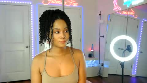 Jazmine Fox online show from July 17, 8:01 pm