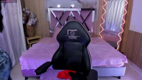jenna_tay1 online show from May 6, 7:18 pm