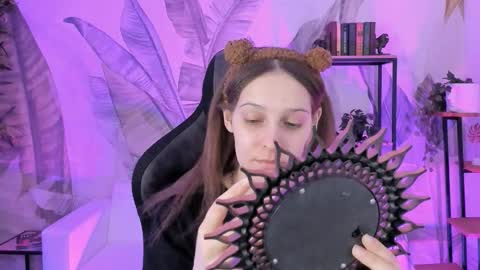 jenniferkiim online show from February 8, 11:14 am