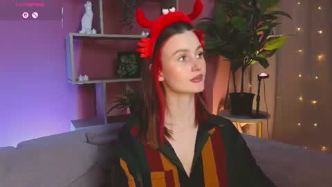 jennyfer_me online show from June 11, 12:24 pm