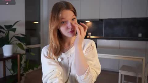 Molly online show from December 19, 3:15 pm